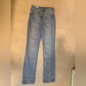 GAP Size 2 CLASSIC STRAIGHT
HIGH RISE